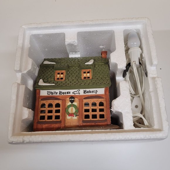 Dept 56 White Horse Bakery 59269 Dickens Village 1988 Heritage Village Christmas - Picture 6 of 8